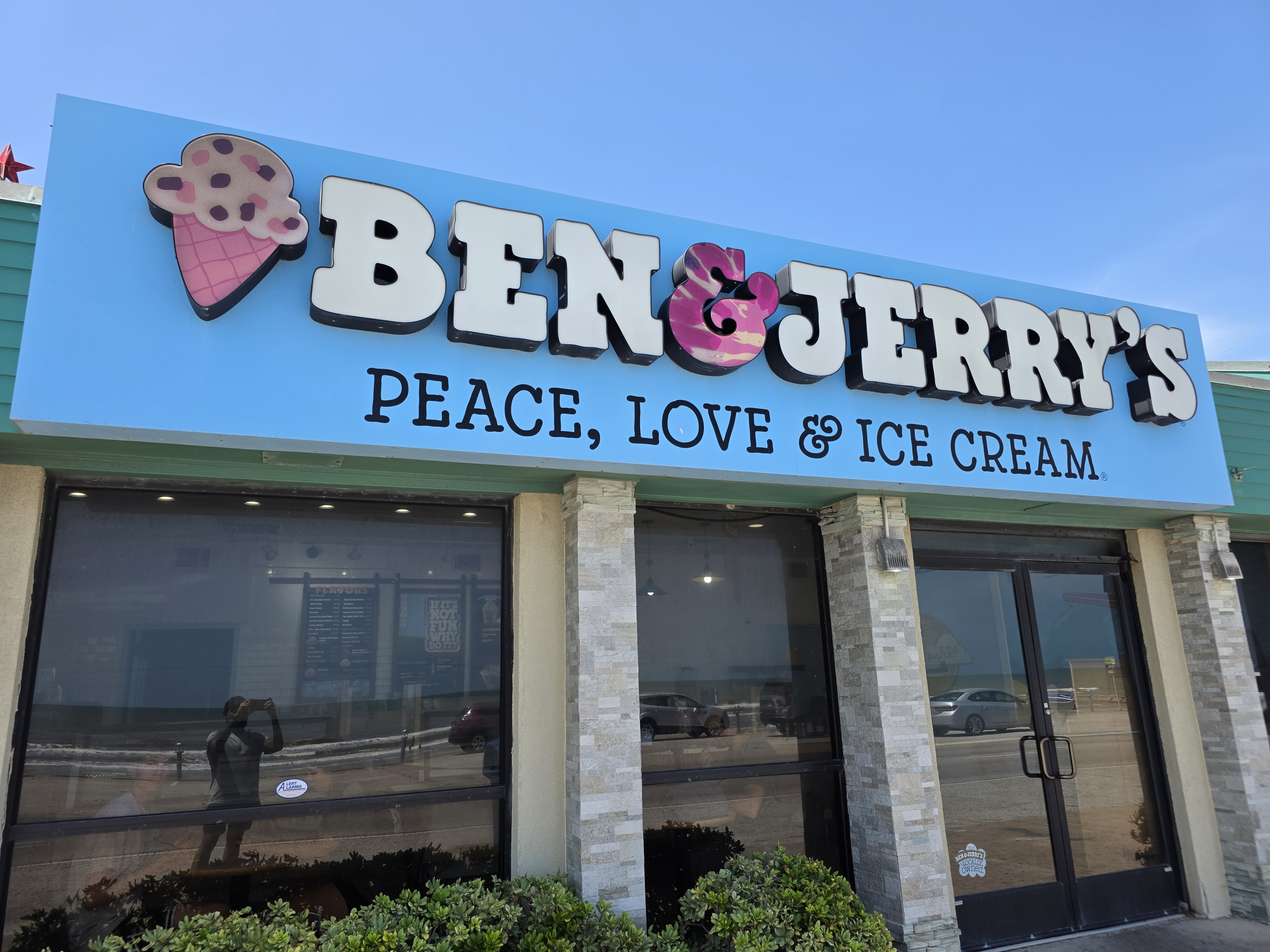 Ben & Jerry's — Illuminated Channel Letter Storefront