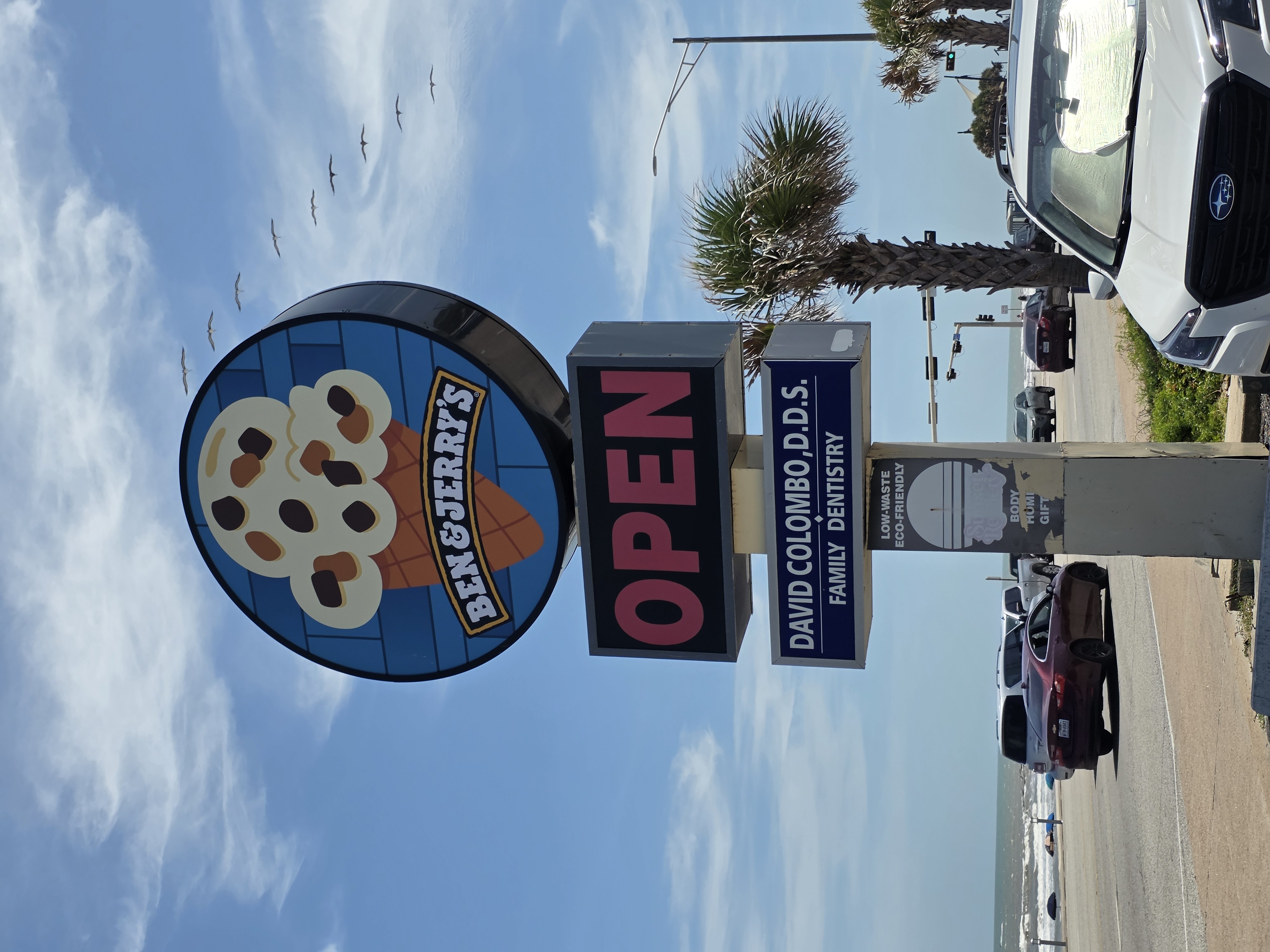 Ben & Jerry's — Round Illuminated Pylon Cabinet
