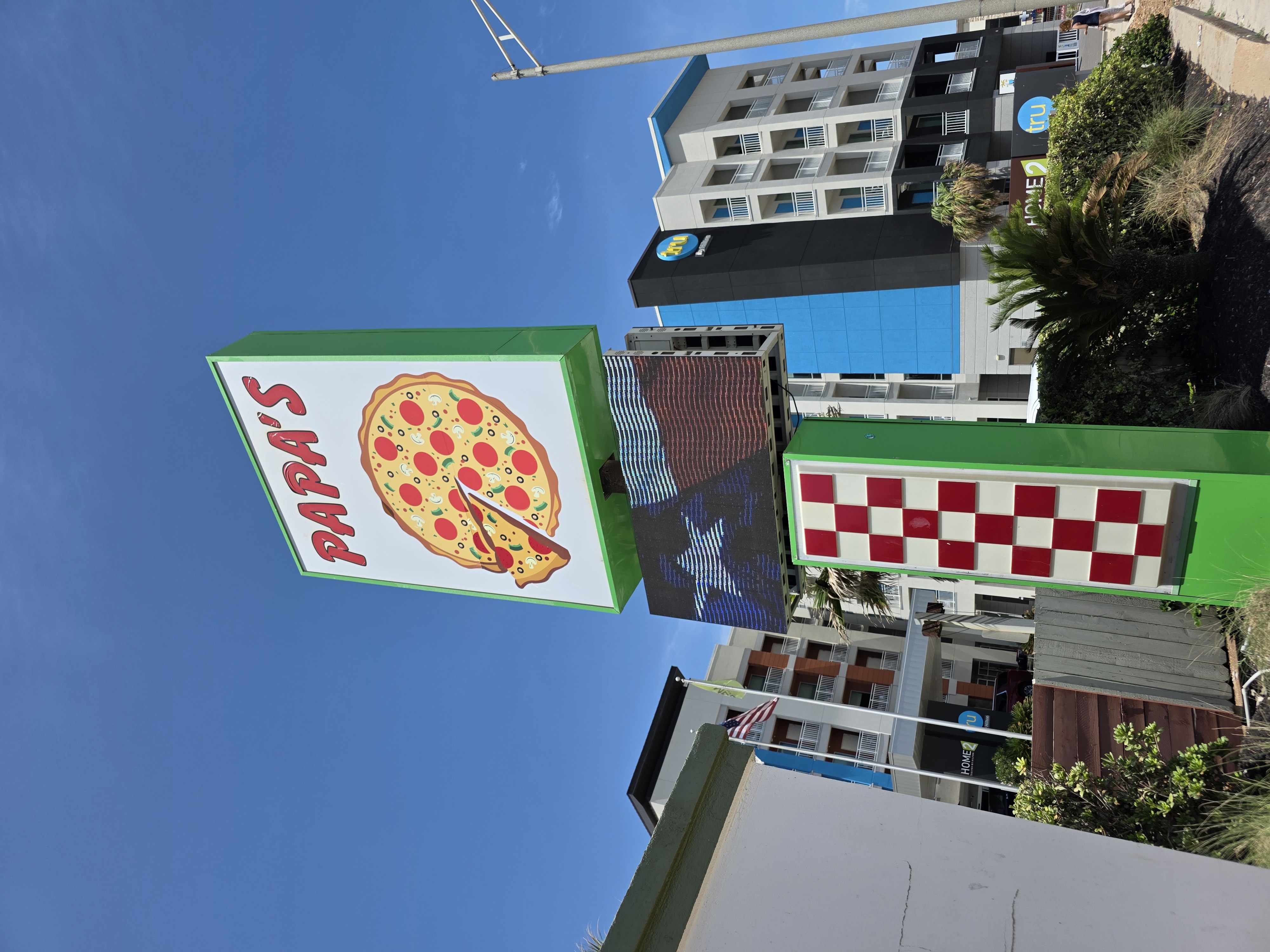 Papa's Pizza — Pylon with LED Display